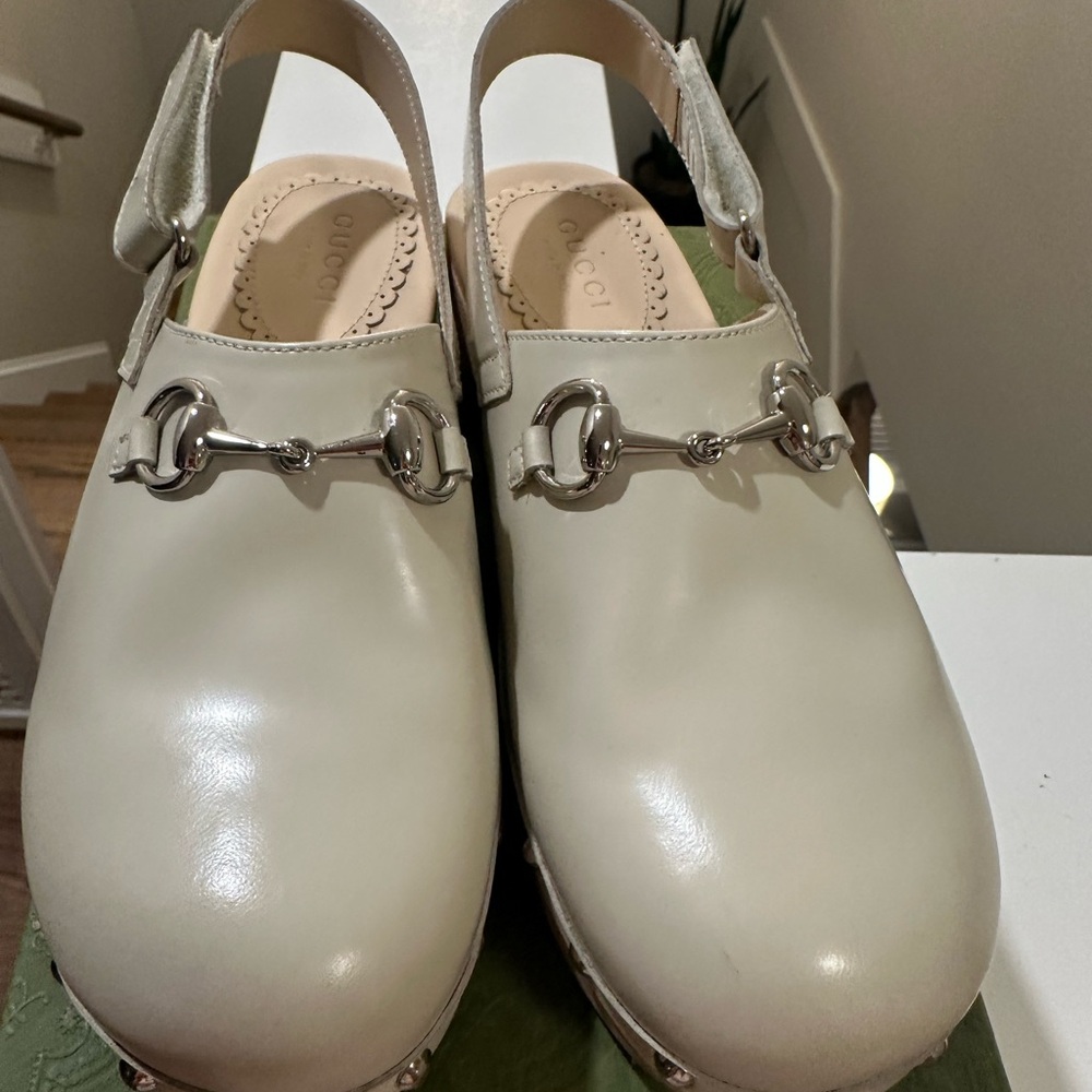 Gucci Cream Leather Clogs with Silver Details Girls size 33EU